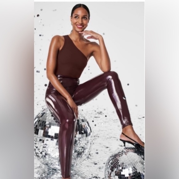 - SPANXshape Faux Leather patent leggings- size M - Picture 3 of 16